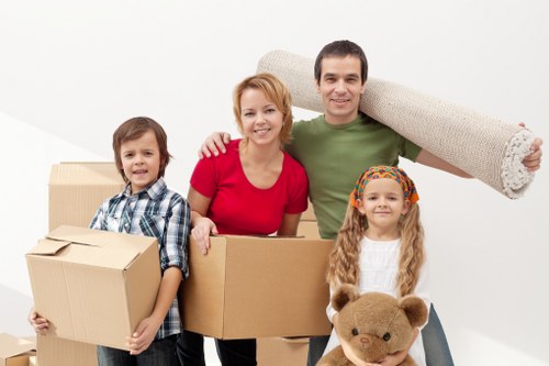 Specialist packing boxes suitable for fragile household and office items